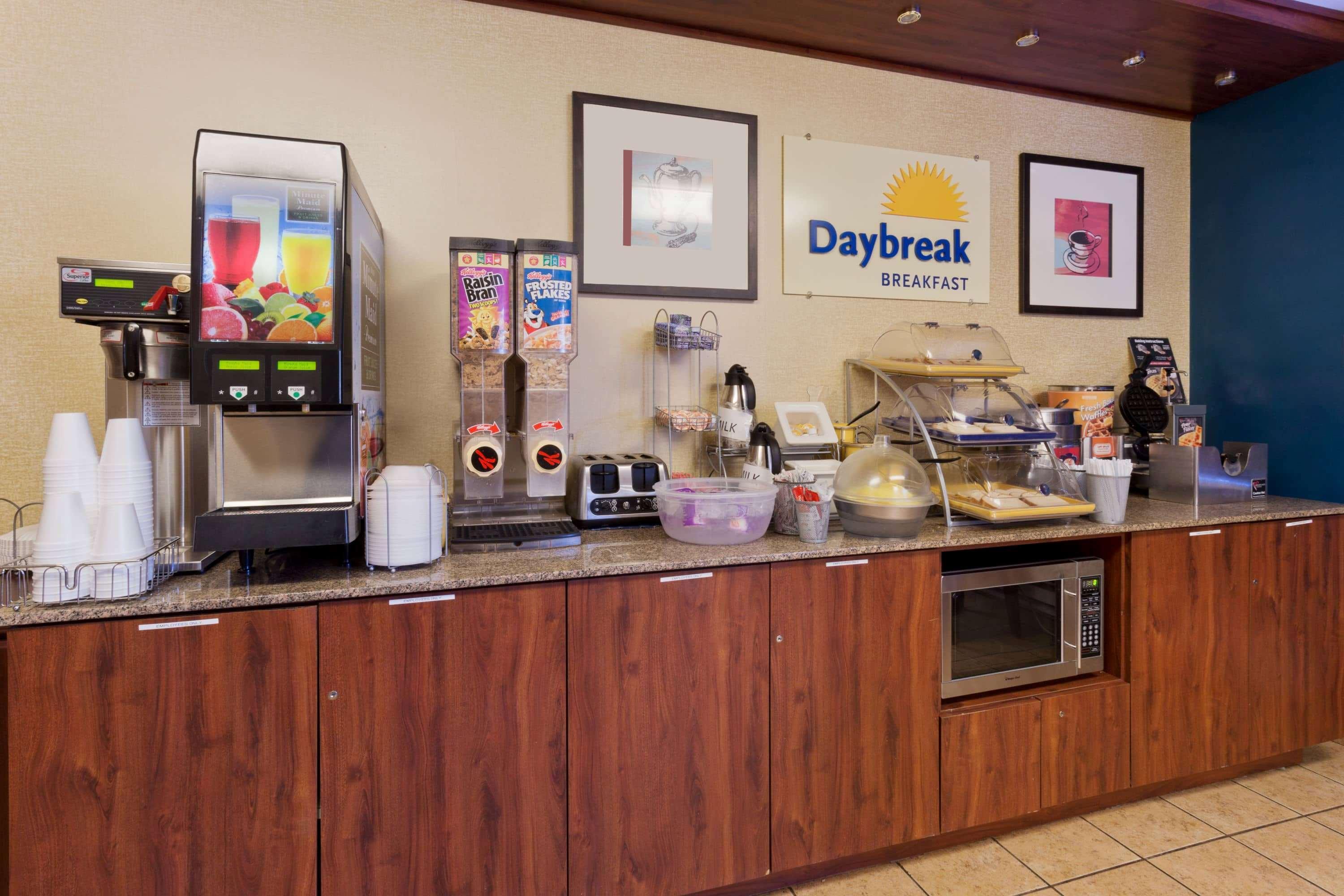Days Inn By Wyndham Rockford I-90 Casino District Exteriör bild